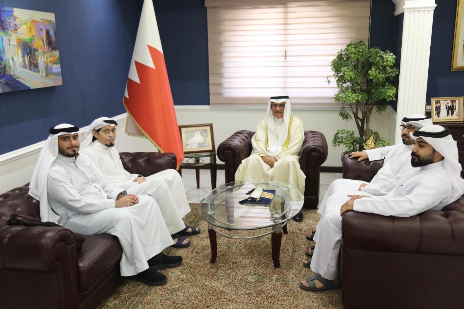 محافظ الشمالية يستقبل رئيس جمعية البحرين للسكلر لبحث التعاون المشترك<